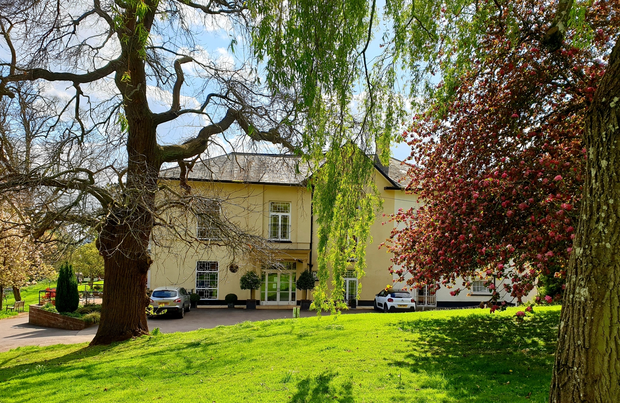 Linden House Nursing Home Logo
